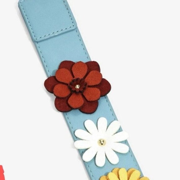 🚦Loungefly Disney Dumbo Floral Crossbody Bag New! - Picture 3 of 10